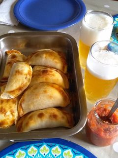 Una foto de Deliciosas Empanadas de merluza y algunos frutos de mar