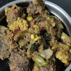 A picture of Undhiyu.