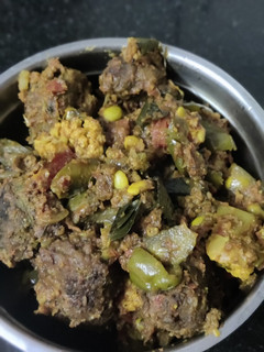 A picture of Undhiyu.