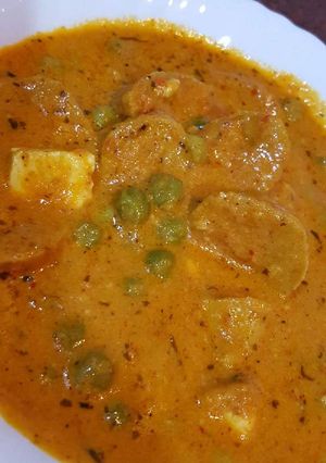 A picture of Chaap paneer matar.