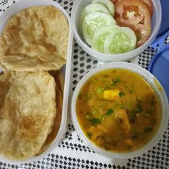 A picture of Matar paneer.