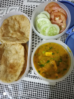 A picture of Matar paneer.
