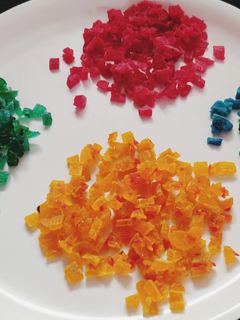 टरबुजाच्या पाठीची टूटी फ्रुटी (Tutti frutti recipe in marathi) रेसिपी चे मुख्य फोटो