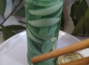 Una foto de Ajo Laba / Ajo Chino / Ajo Verde / Chinese Garlic / Ajo Fermentado / 腊八蒜