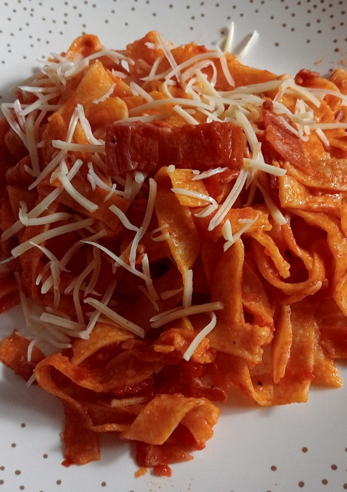 Una foto de Pasta Tagliatelle con tomate
