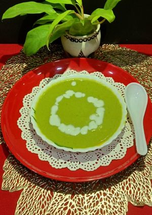 A picture of Garlic Broccoli Soup.