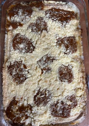 Una foto de Crumble de banana con dulce de leche🍌🍫