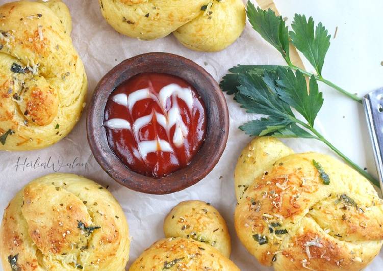 Garlic Knot Autolysis Method