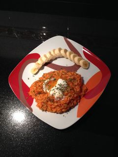 Una foto de Arroz a la cubana ligero con huevo poche y plátano sin freír