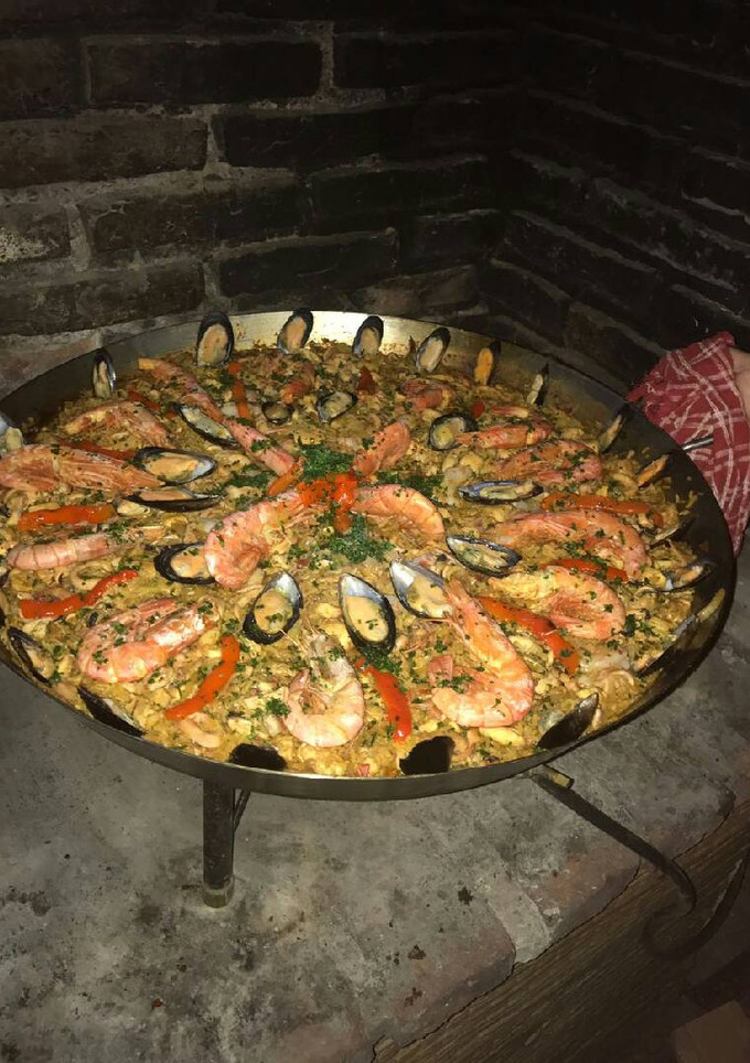 Una foto de Paella argenta