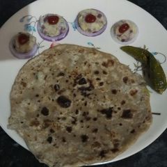 A picture of Aloo pyaz ka parantha.