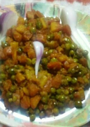 A picture of Gajar matar vegetable.