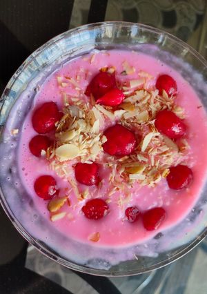 A picture of Rose cherry kheer.