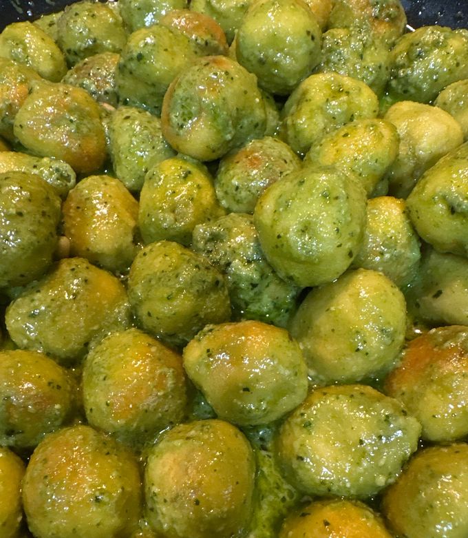 https://img-global.cpcdn.com/recipes/d6ec464d3468cc0a/680x781f0.496402_0.428147_1.00725q80/noquis-al-pesto-con-pinones-foto-principal.jpg