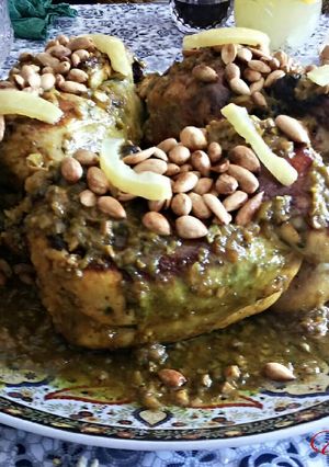 Una foto de Pollos asados, al estilo oriente medio con frutos secos
