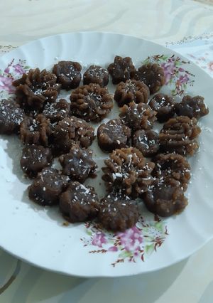 عکسی از دستور حلوای نسکافه ای همراه با چای دارچین