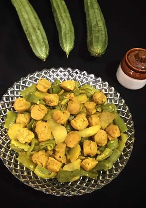 A picture of Soya Chunks Ridge Gourd Curry.