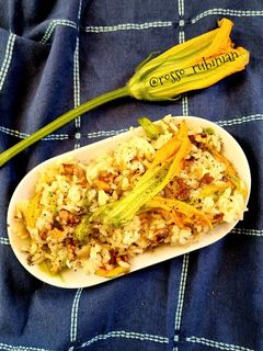Foto di Risotto, grana, noci e fiori