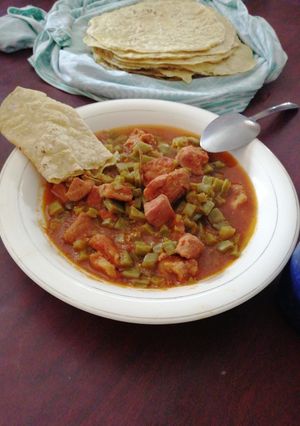 Una foto de Nopales con carne de puerco