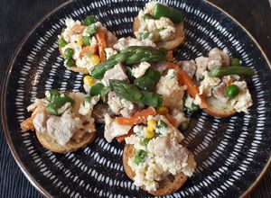 Foto principal de Huevos revueltos con verduras y panceta