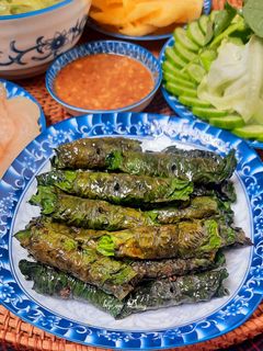 Hình của món Thịt bò nướng lá lốt.