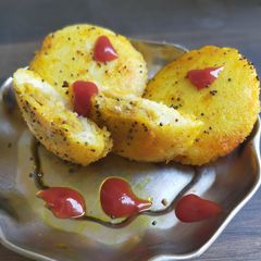 A picture of Fried bharva idlii.