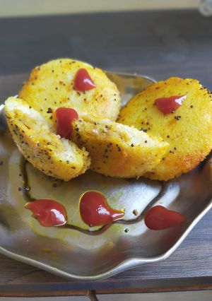 A picture of Fried bharva idlii.