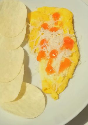Foto resep Cheese omelette with potato chips