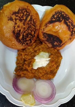 A picture of Pav bhaji.