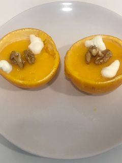 Una foto de Crema de naranja en su caparazón