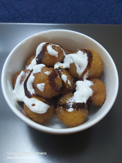 A picture of Bread gulab jamun.