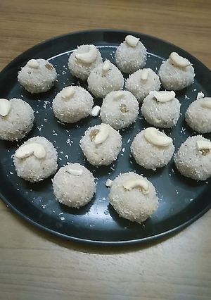 A picture of Coconut laddu with dry fruits.
