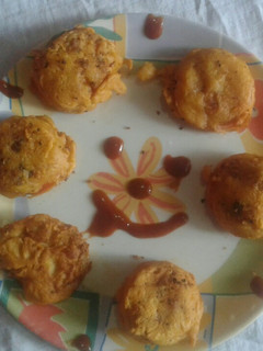 टमाटर के पकौड़े (tamatar ke pakode recipe in Hindi) रेसिपी मुख्य फोटो