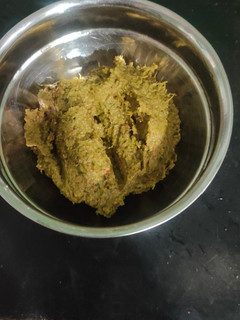 மல்லி இலை துவையல்(malli ilai thuvayal recipe in tamil) செய்முறை முக்கிய புகைப்படம்