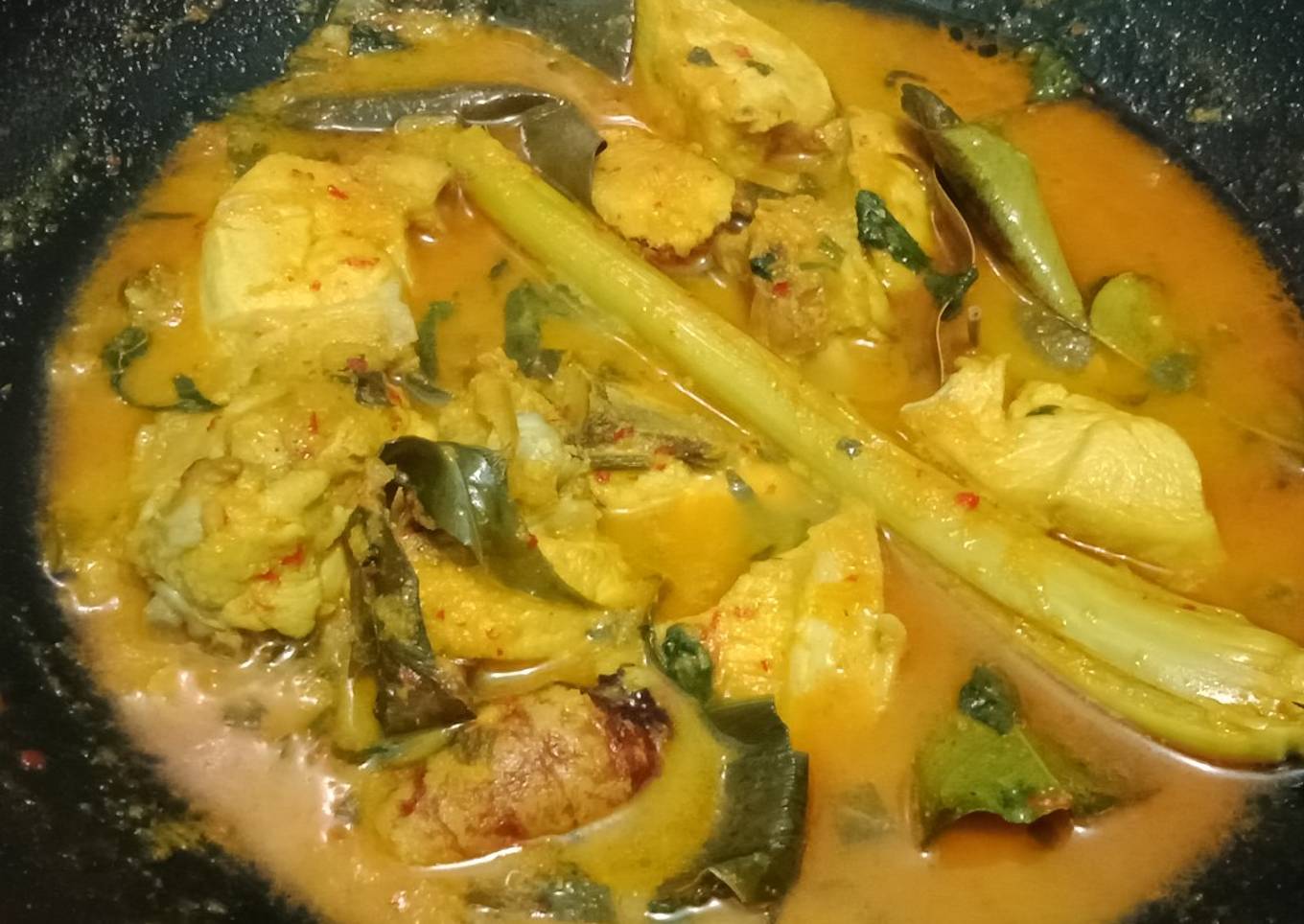 Ayam rica-rica daun kemangi