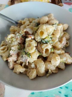 Una foto de Pasta con nata y brócoli