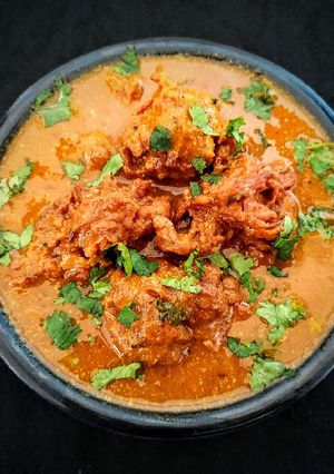 A picture of Onion Pakoda Gravy.