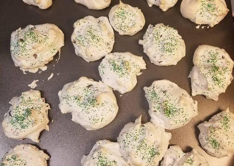 Simple Way to Make Award-winning Clouds (meringue cookies)