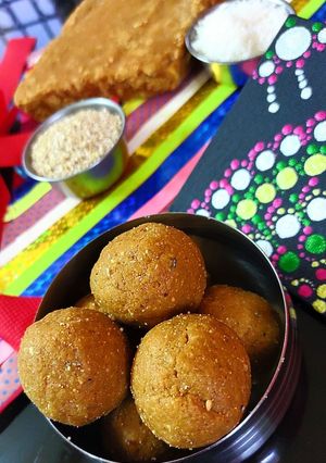 A picture of Til Jagarry Laddu.