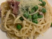 A picture of prosciutto peas