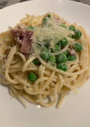 A picture of Pasta with Peas, Prosciutto, and Parmesan Cheese.