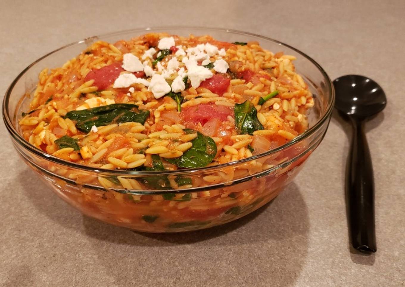 Prawns with orzo, tomato, spinach and feta