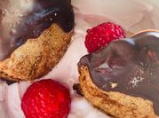 Una foto de galletas con aceite de oliva