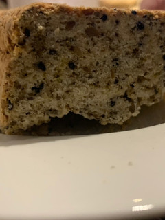 Una foto de PAN de SEMILLAS y leche de castañas de cajú (sin gluten) muy nutritivo