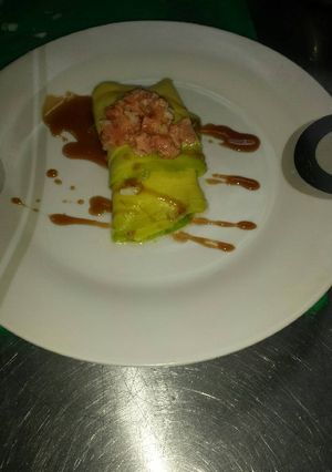 Una foto de Aguacate relleno de salmón