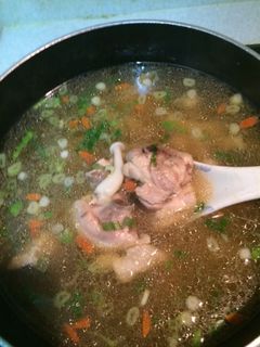 蔥 菇 枸杞雞湯-簡單料理 的食譜成品照片