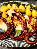 Pulpo a la parrilla, base de brandada de bacalao y patatas con aceite de cilantro (ahumado) 🤤🤤
