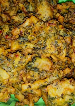 A picture of Alu palak pakore (Ramadan iftar).