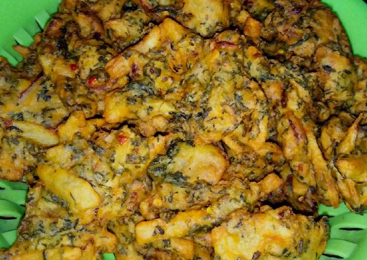 Recipe of Super Quick Homemade Alu palak pakore (Ramadan iftar)