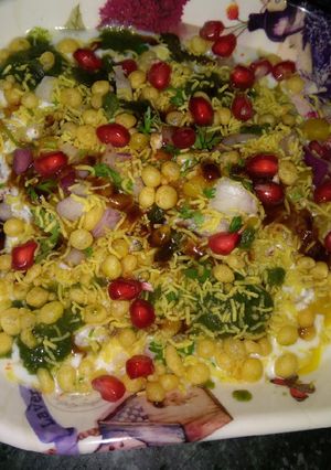 A picture of Aloo Tikki Chat.